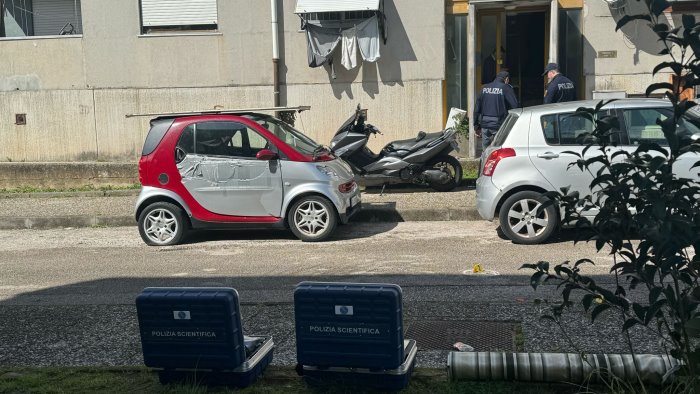 spari contro il portone di un palazzo a s eustachio ma nessuno ha sentito nulla