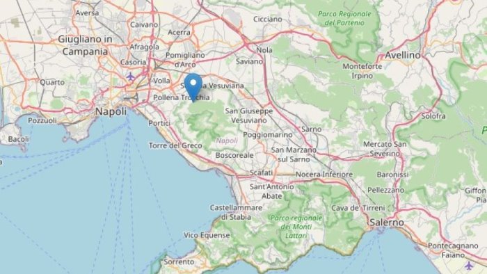 scossa di terremoto nella zona vesuviana paura cittadini scesi in strada