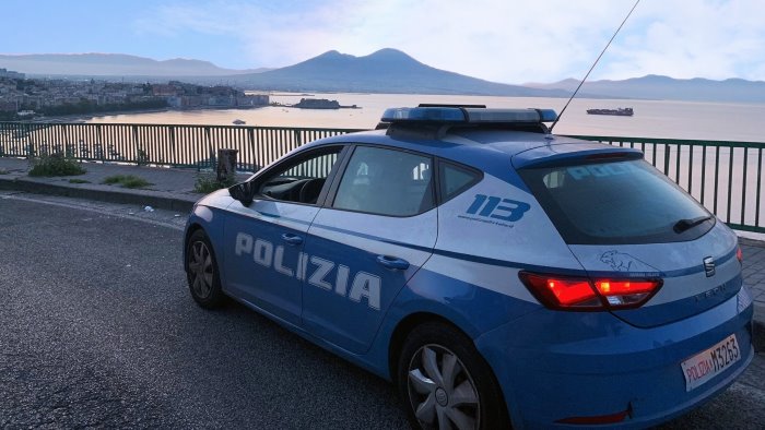 rubano in un appartamento la polizia arresta due uomini e una donna