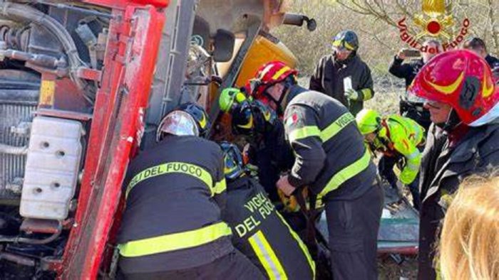 si ribalta sulla betoniera e muore oggi l ultimo saluto a michele