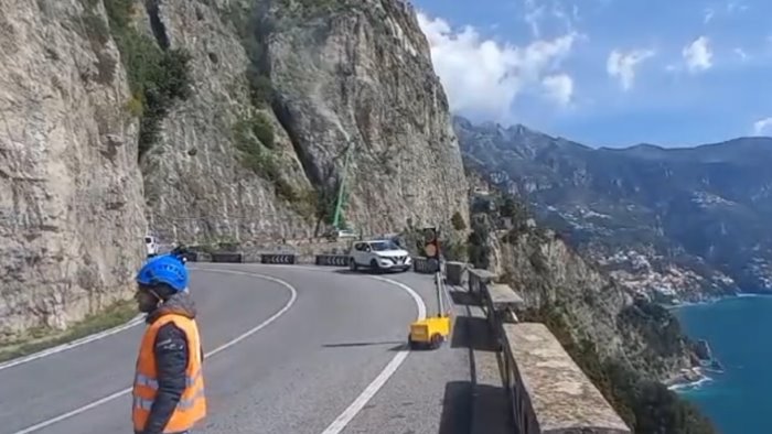 riavviato l intervento di stabilizzazione dei costoni rocciosi sulla ss163