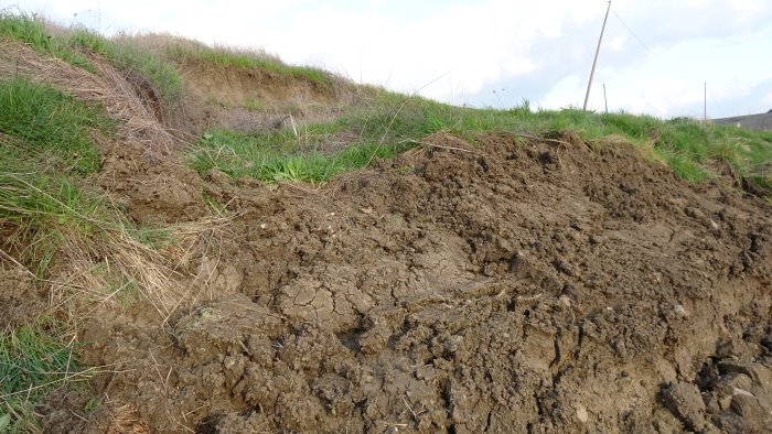 ariano scarpate instabili nuova frana lungo la strada provinciale 10