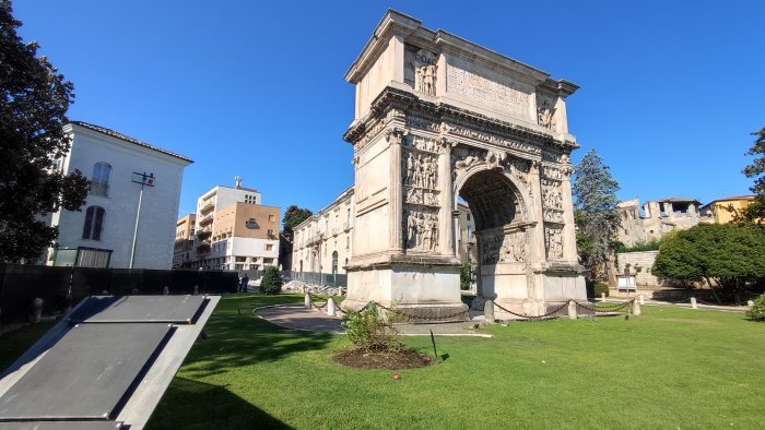 arco traiano pd a de pierro mancano le parole al lapidarium i reperti