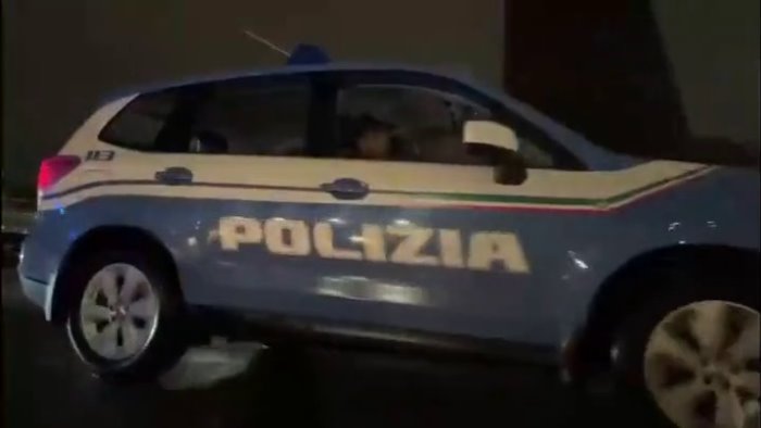 aggredita e minacciata dal compagno la polizia evita l ennesimo femminicidio