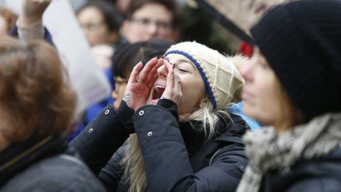 protesta degli studenti salta dibattito alla federico ii interviene mattarella