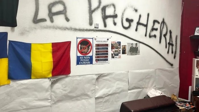 unisa vandalizzata la sede dell associazione di scienze politiche