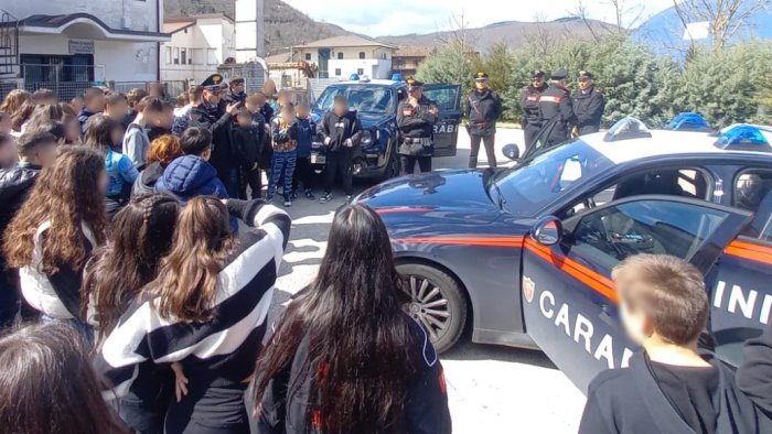 i carabinieri incontrano gli studenti dell istituto di meo di volturara