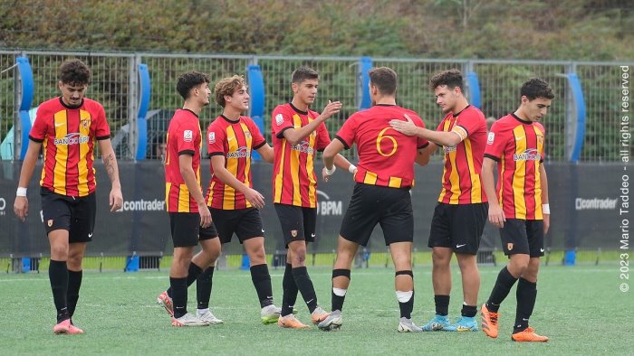 primavera il benevento non molla batte la salernitana e accorcia sul cesena