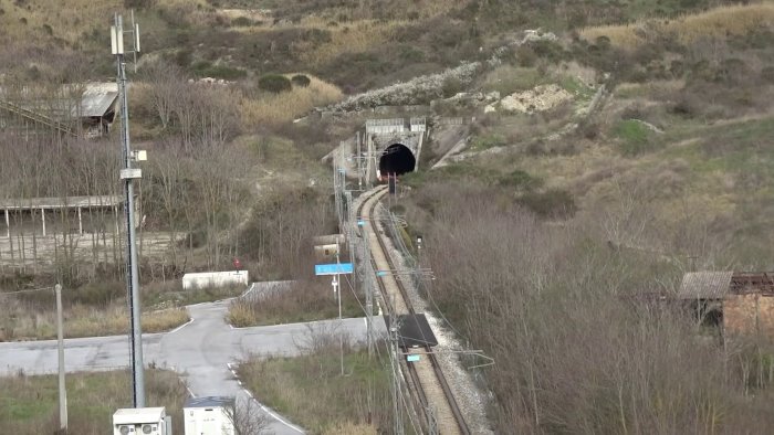 frana sulla linea caserta foggia trenitalia ecco le nuove modifiche al servizio