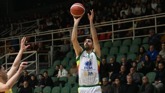 scandone avellino vittoria su piazza armerina 70 58