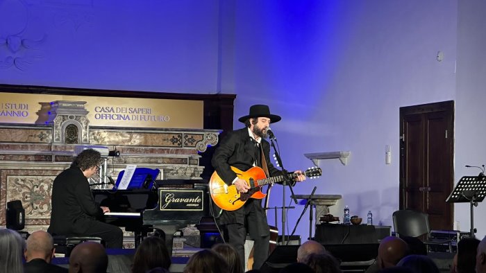 capossela a benevento serata di grande successo