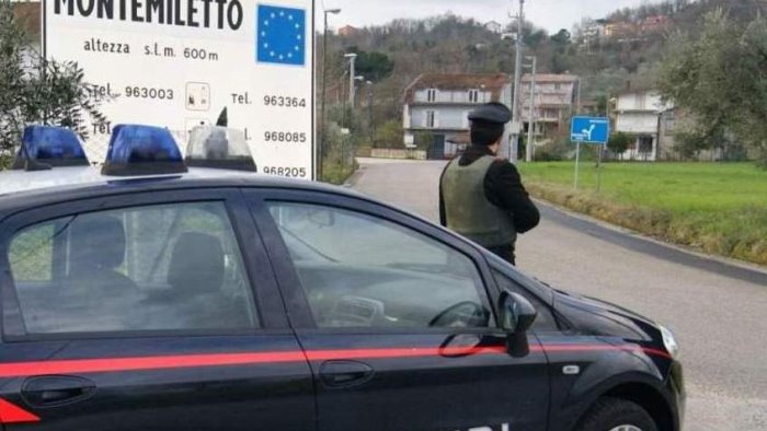 controlli dei carabinieri nel weekend foglio di via per cinque persone