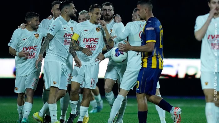 benevento la corsa alla b le tabelle le regole e le illusioni