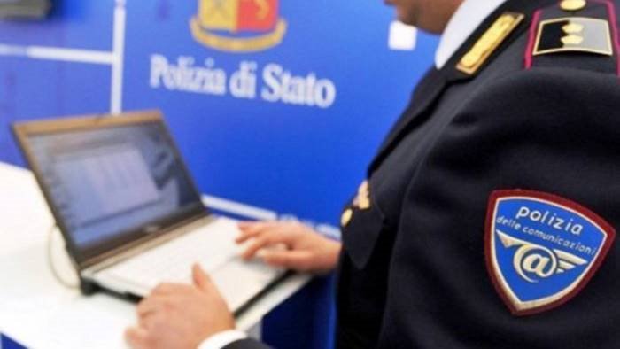 salerno blitz della polizia postale nei guai 5 persone per truffe informatiche