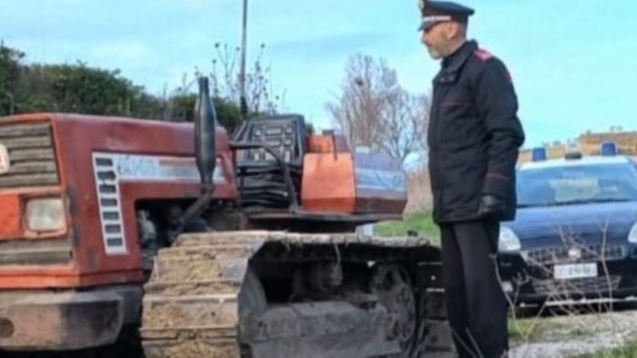 trattore cingolato rubato 30 anni fa in sicilia ritrovato nel fortore