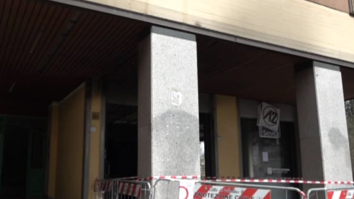 fiamme alla az service attentato contro il proprietario o contro l agenzia