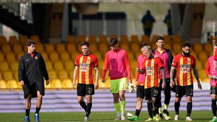 il benevento cade al vigorito contro il monopoli le foto del match