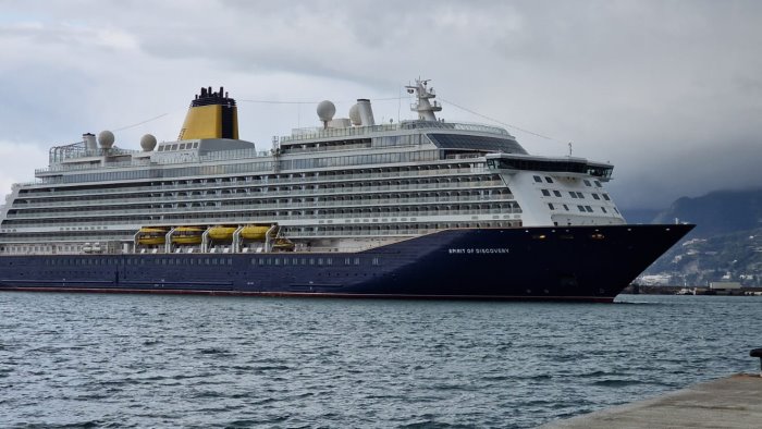 salerno ritornano le navi da crociera sbarcati in citta 898 turisti