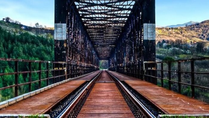 linea ferroviaria la provincia punta sull avellino rocchetta