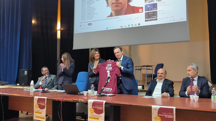 salernitana calcio tra tifo e passione tavolo di confronto al liceo severi