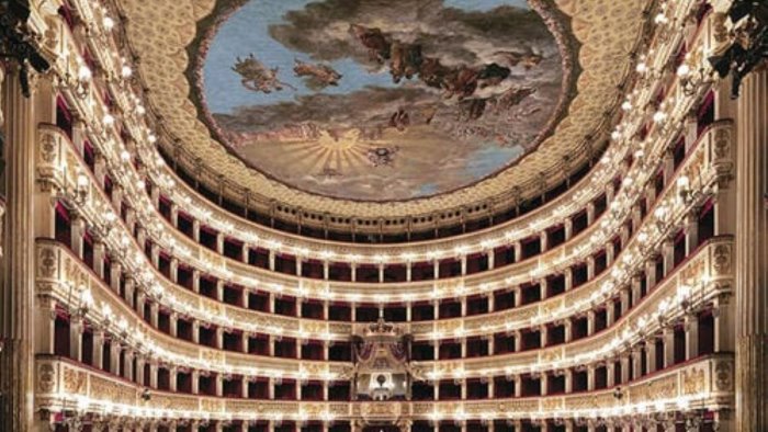 nella giornata mondiale del teatro manfredi rende omaggio al san carlo