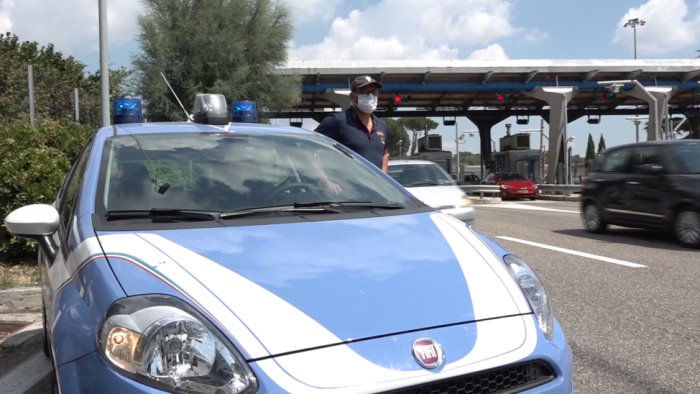 arrestato il rapinatore al casello autostradale accusato di rapina e lesioni