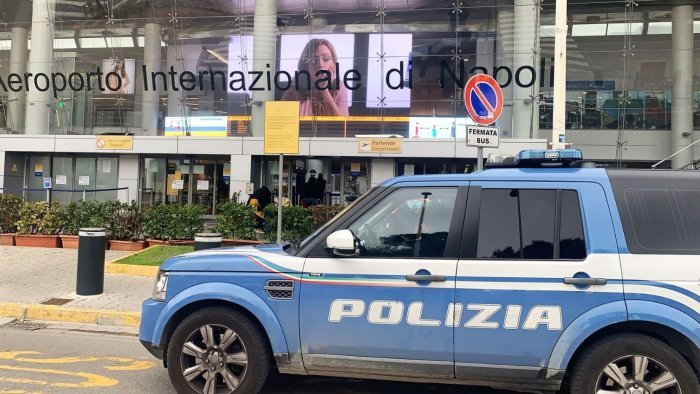 controlli della polizia all aeroporto di capodichino ecco il bilancio