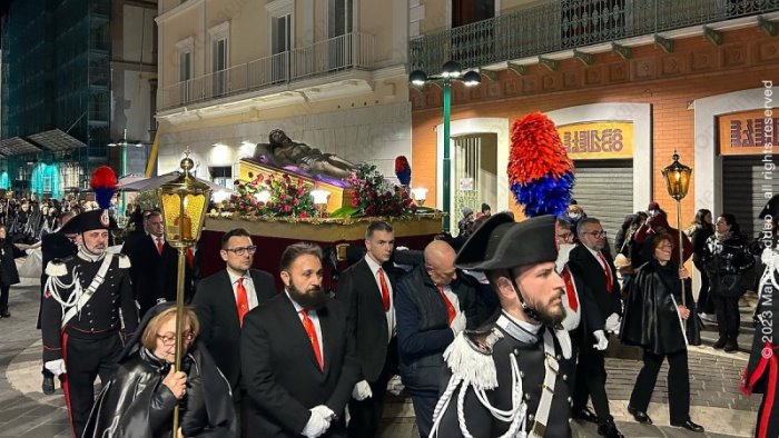 processione del cristo morto c e il dispositivo per la disciplina del traffico