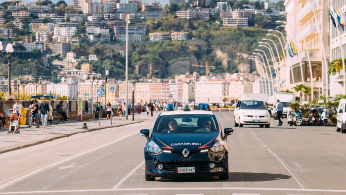 violenza sessuale su una turista inglese arrestato il gestore di una spritzeria