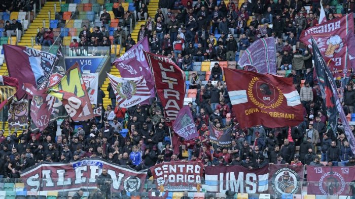 salernitana tanta delusione tra i tifosi la reazione al triplice fischio