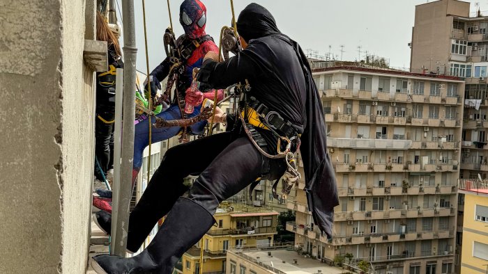 pasqua di sorprese ai bambini e adolescenti ricoverati al santobono