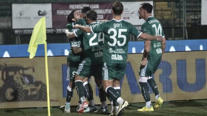 avellino travolgente 6 1 al picerno con la tripletta di patierno