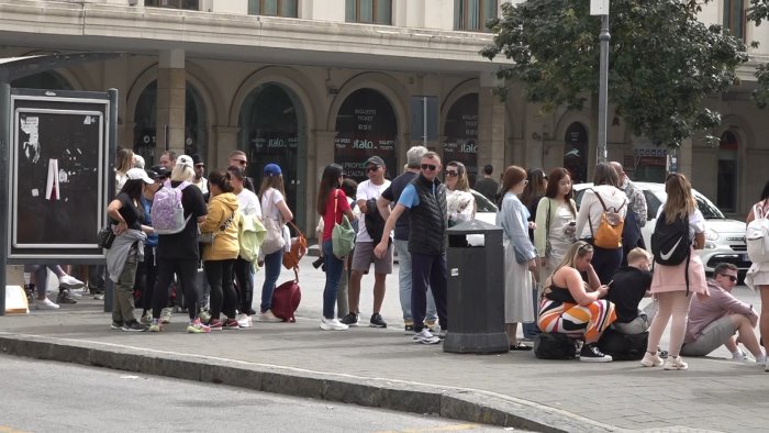 pasqua saltano i collegamenti via mare per la costiera caos e lunghe attese