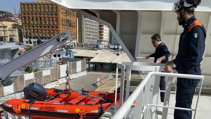 controlli rafforzati della capitaneria di porto in tutto il golfo di napoli