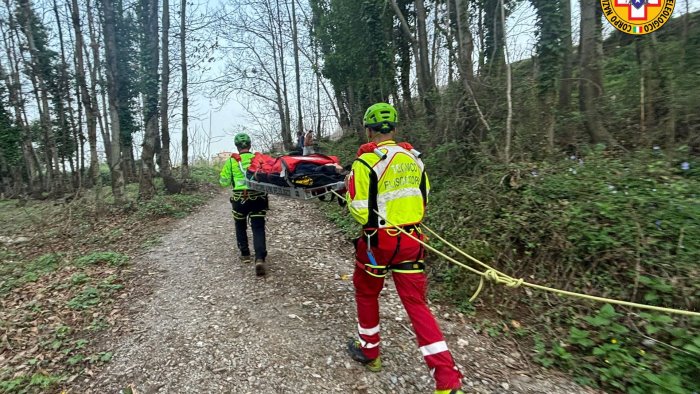 caricati da alcuni cavalli durante l escursione donna ferita a dragonea