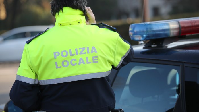 si sblocca il concorso per i vigili urbani ok al bando per assumere 45 agenti