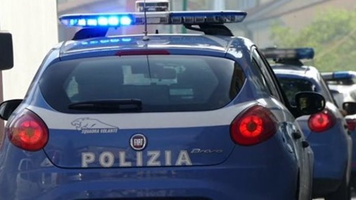 tentano il cavallo di ritorno ed aggrediscono gli agenti tre arresti