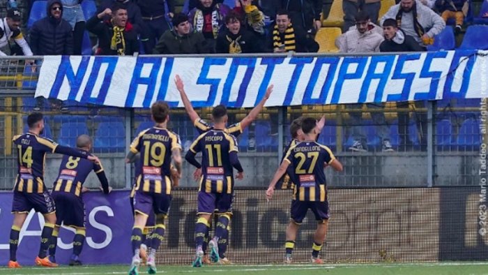 juve stabia vittoria di rigore il vantaggio rimane di 7 punti