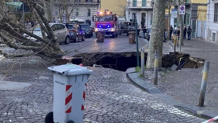 napoli manfredi incontra i comitati cittadini di via morghen