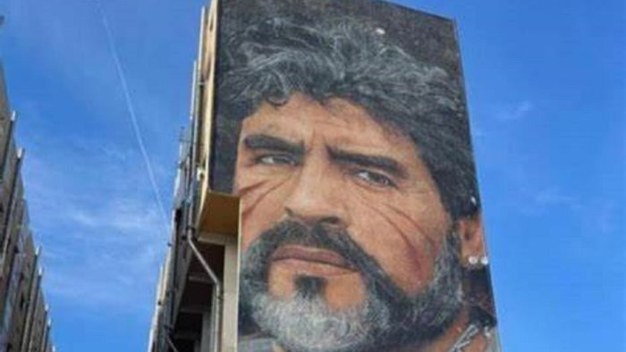 manfredi maradona di jorit e simbolo per napoletani non per putin