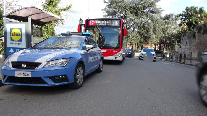 autista aggredito a benevento giovane identificato dai poliziotti della volante