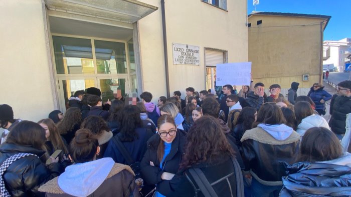 viaggio di istruzione negato al parzanese ad ariano protestano gli studenti