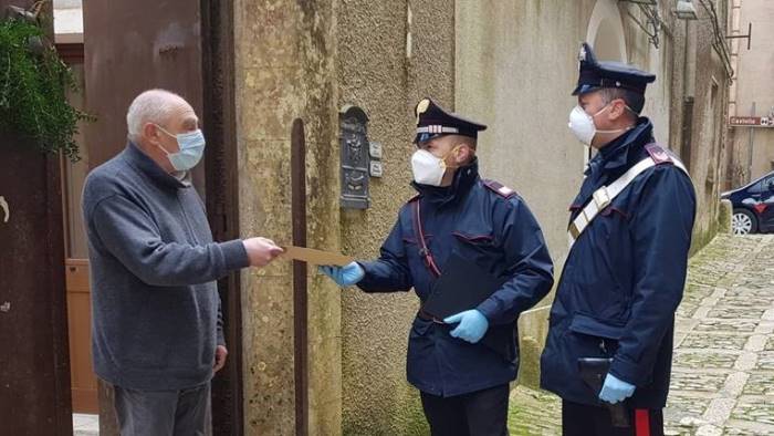 pensioni a domicilio carabinieri al fianco degli anziani