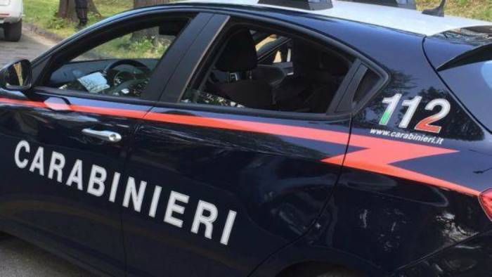 maxi rissa a battipaglia litigano e lo investe con l auto