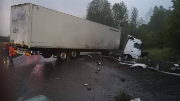 tir di traverso sulla strada di calitri blocco del traffico