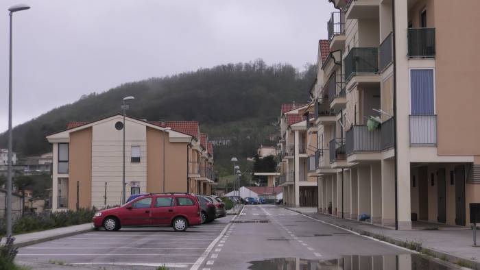 siate piu educati quando portate i cani a spasso