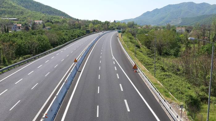 proseguono i lavori di pavimentazione lungo l autostrada a2