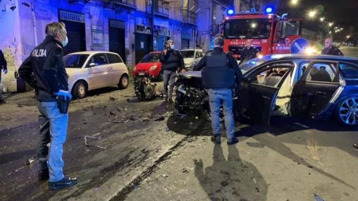 Napoli Poliziotto Ucciso Da Rapinatori In Fuga Ottopagine It Napoli