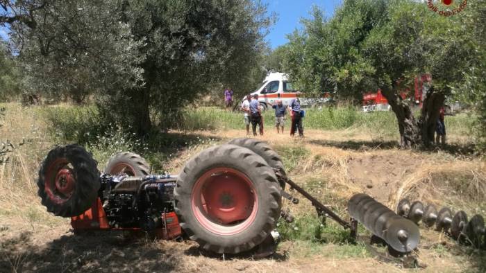 tragedia nei campi 13enne travolto e ucciso dal trattore