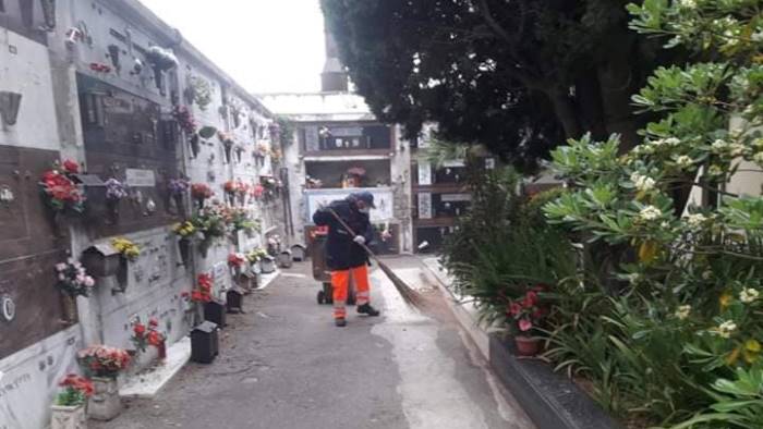 sarno riapre il cimitero ingresso ad orari specifici